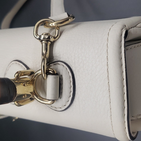 GUCCI BAG SIZE 12X8 COLOR WHITE LEATHER with gold hardware AND LEATHER STRAPS - Picture 12 of 16